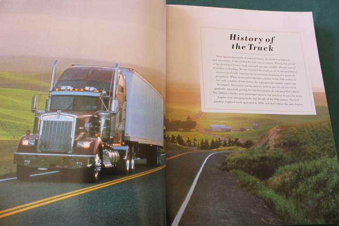 THE WORLD ENCYCLOPEDIA OF TRUCKS. Peter J. Davies.