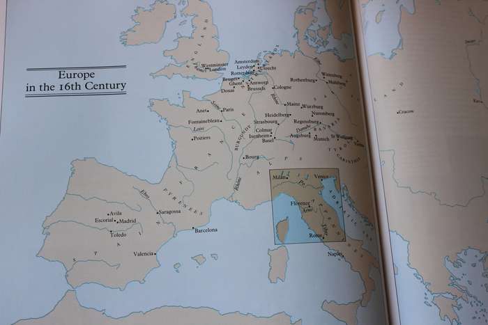 THE ILLUSTRATED HISTORY OF ART by David Piper.