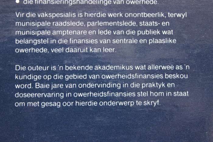 OWERHEIDSFINANSIES  deur J S H Gildenhuys  (GETEKEN)