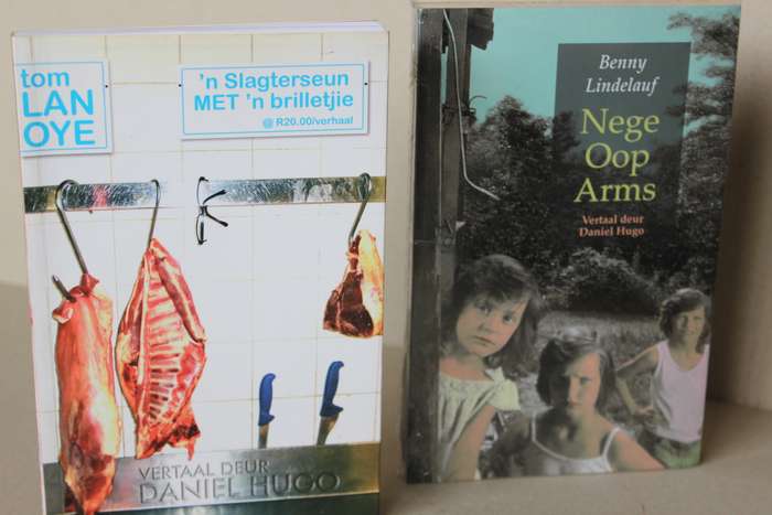 'N SLAGTERSEUN MET 'N BRILLETJIE  en  NEGE OOP ARMS  Vertaal deur Daniel Hugo