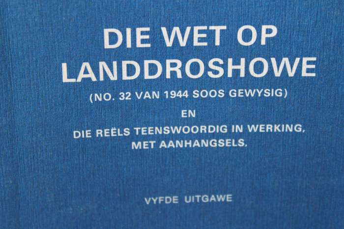 THE MAGISTRATES" COURTS ACT / DIE WET OP LANDDROSHOWE No. 32  Fifth Edition / Vyfde Uitgawe