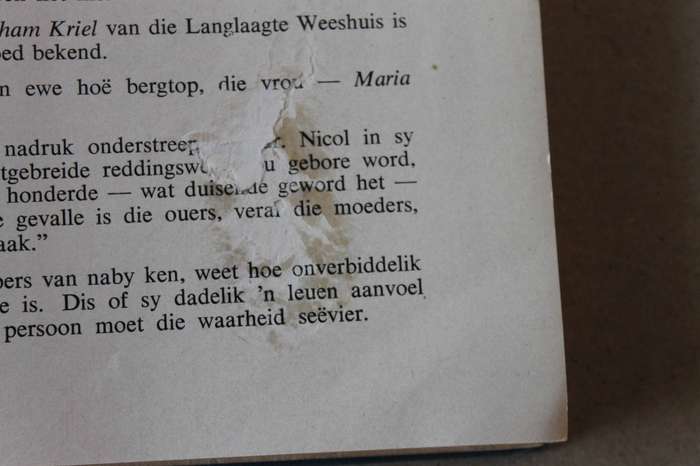 BRANDHOUT UIT DIE VUUR  deur F. Hofmeyr. Geskiedenis van die Kinderhawe Johannesburg