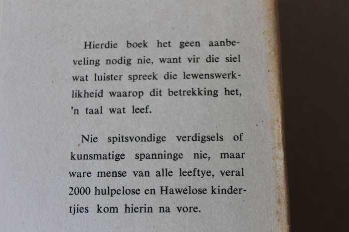 BRANDHOUT UIT DIE VUUR  deur F. Hofmeyr. Geskiedenis van die Kinderhawe Johannesburg
