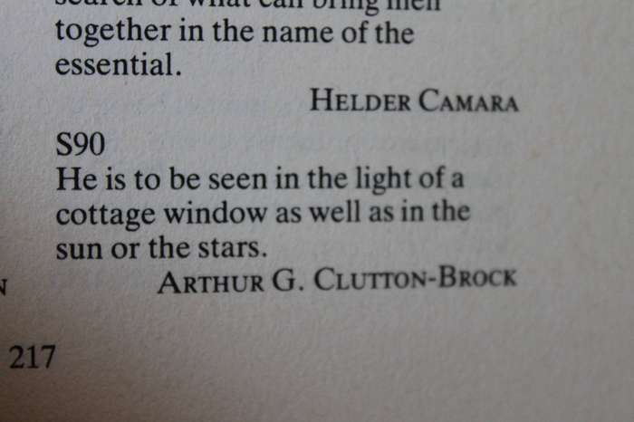 THE HODDER BOOK OF CHRISTIAN QUOTATIONS  by Tony Castle