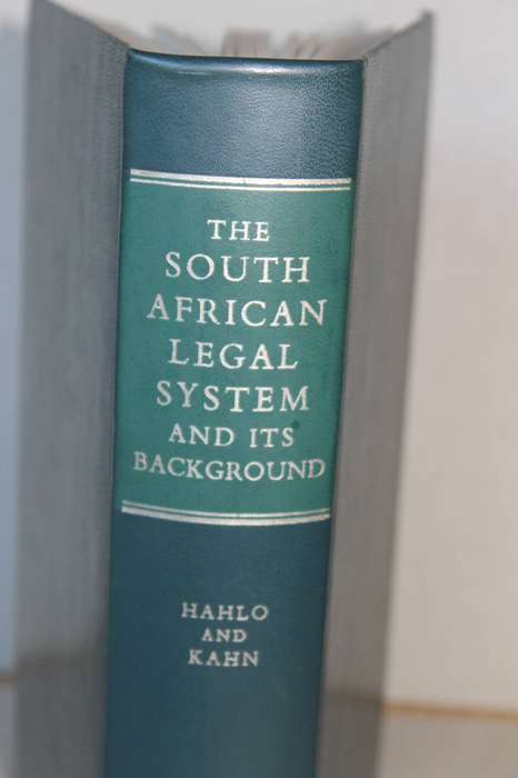 THE SOUTH AFRICAN LEGAL SYSTEM AND ITS BACKGROUND  by H.R. Hahlo and Ellison Kahn