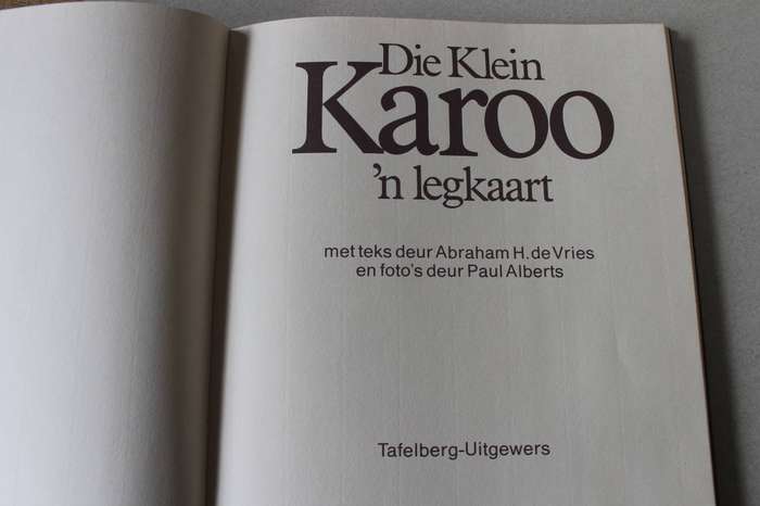 DIE KLEIN KAROO - N LEGKAART  Teks: Abrraham H. de Vries  Fotograaf: Paul Alberts