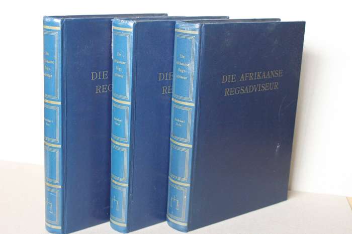 DIE AFRIKAANSE REGSADVISEUR  IN 3 DELE  Uitgegee in 1959 deur Purnell Publications