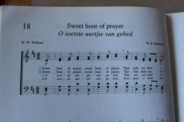 SING EMMANUEL  Sangbundel met bladmusiek van die Ou Apostoliese Kerk  Eerste Uitgawe 1998