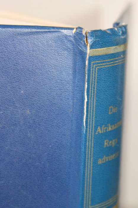 DIE AFRIKAANSE REGSADVISEUR  IN 3 DELE  Uitgegee in 1959 deur Purnell Publications