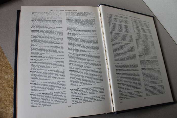 DIE AFRIKAANSE REGSADVISEUR  IN 3 DELE  Uitgegee in 1959 deur Purnell Publications