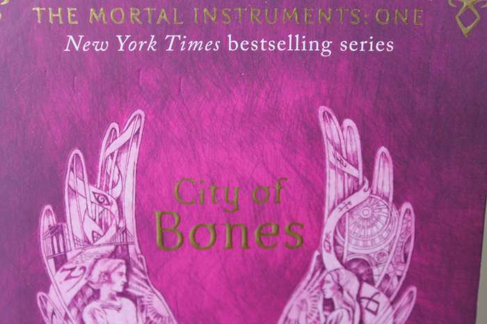 THE MORTAL INSTRUMENTS: ONE CITY OF BONES Series about The Shadowhunter Chronicles Cassandra Clare