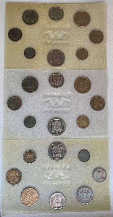 1X1993 Uncirculated Mint Set plus 2X1992 Uncirculated Mint Set