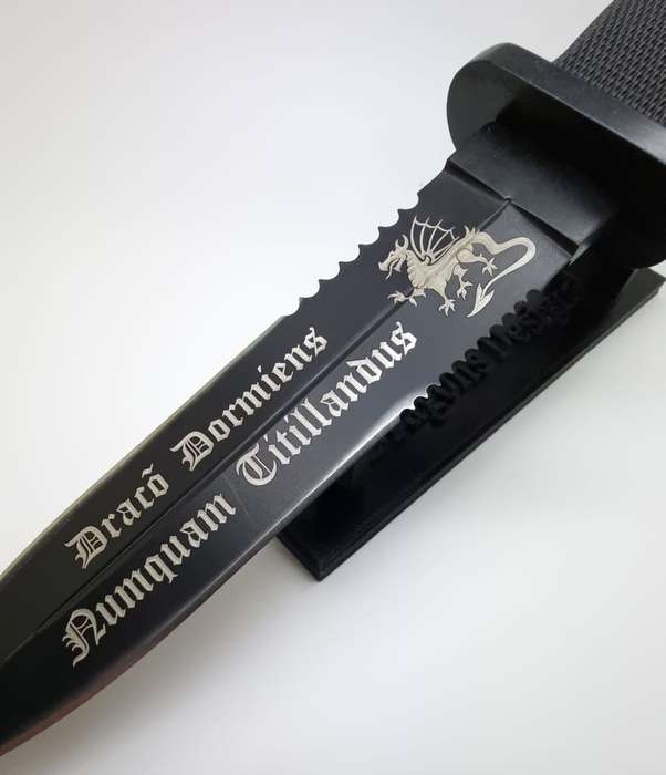 Smith & Wesson R1 Search & Resque Dagger with Custom Engraving