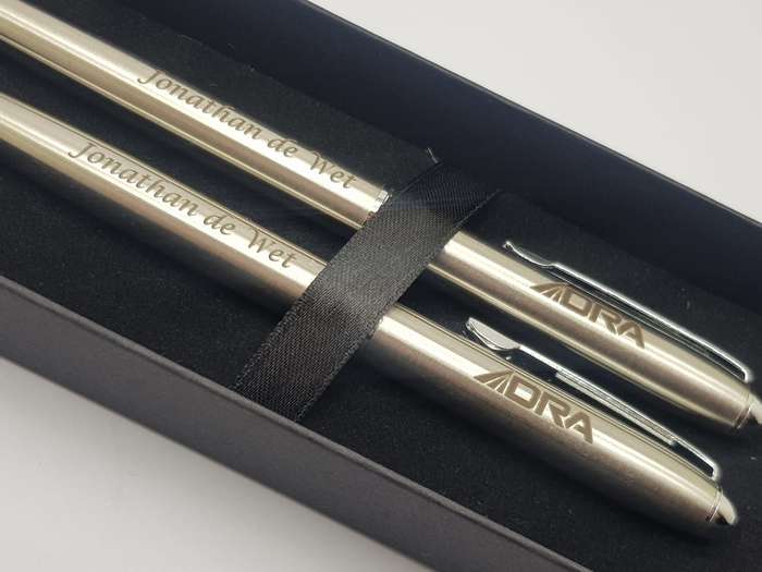 SILVER METAL BALLPOINT AND ROLLERBALL PEN SET 'OPUS' IN PRESENTATION BOX