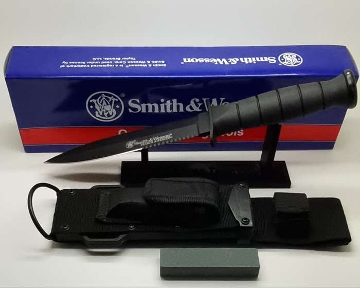 Smith & Wesson R1 Search & Resque Dagger with Custom Engraving