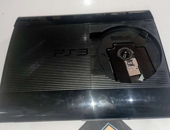 PlayStation 3 Super Slim (CECH-4004a)