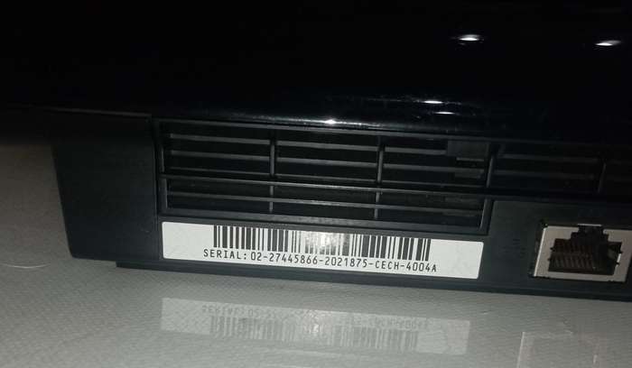 PlayStation 3 Super Slim (CECH-4004a)