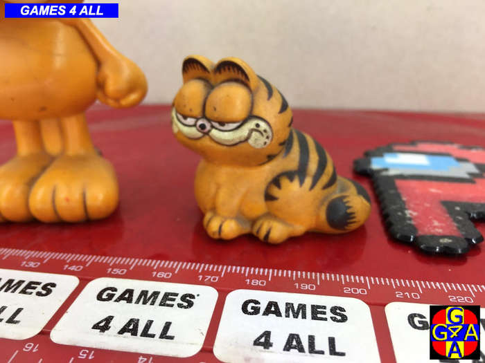 3 Garfield's + 1 Among Us Key Chain