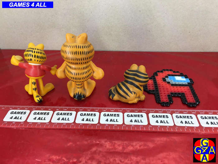 3 Garfield's + 1 Among Us Key Chain