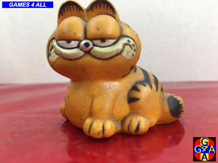 3 Garfield's + 1 Among Us Key Chain