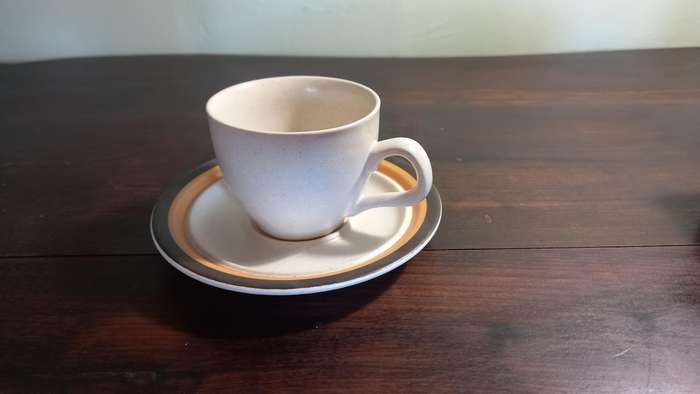 6 DEMITASSE STONE WARE CUPS AND SAUCERS PLUS 1 ESPRESSO COFFEE POT.