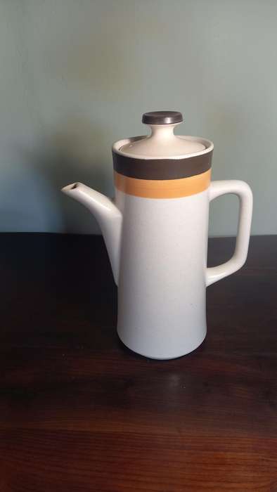 6 DEMITASSE STONE WARE CUPS AND SAUCERS PLUS 1 ESPRESSO COFFEE POT.