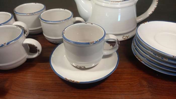 WHITE TEA SET 6 X CUPS AND SAUCERS WITH TEA POT