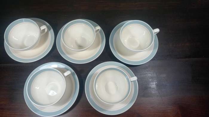 5 X VINTAGE TEA CUPS - Marked as SAGE BAND