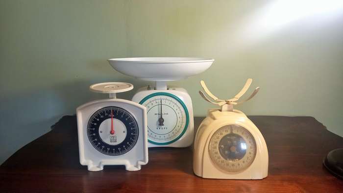 COLLECTION OF VINTAGE KITCHEN SCALES