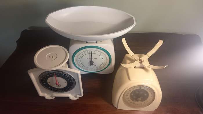 COLLECTION OF VINTAGE KITCHEN SCALES