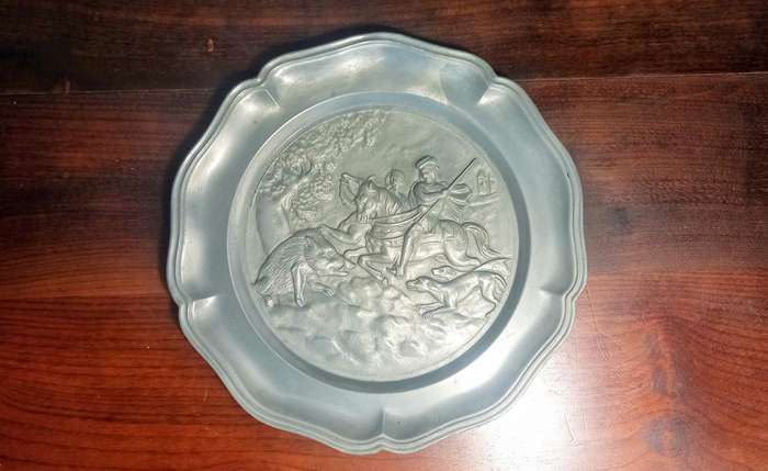 2 X VINTAGE GERMAN/DUCH PEWTER PLATE BEAUTIFUL 3D RAISED IMAGE.