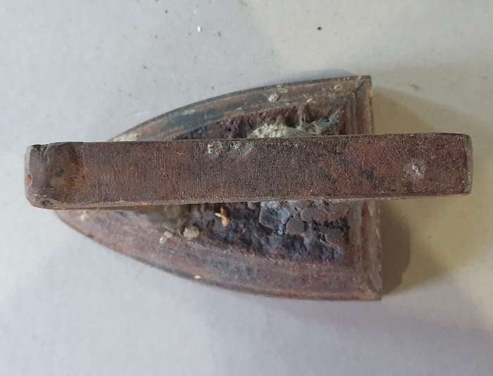 Vintage rusted cast iron, coal stove clothing Sad Iron (for door stop) as per photo