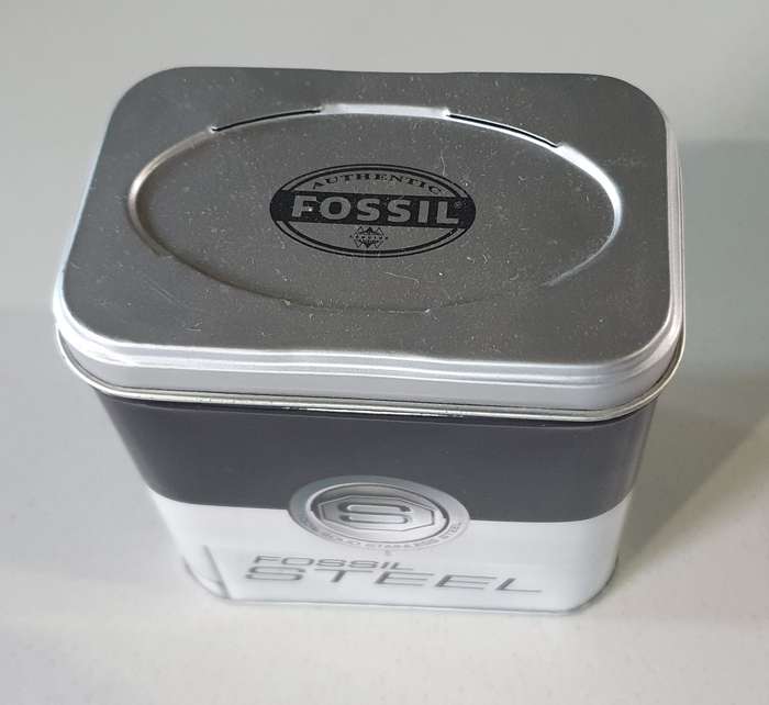 FOSSIL tin as per photos
