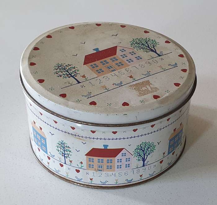 CROSS STITCH tin as per photo.