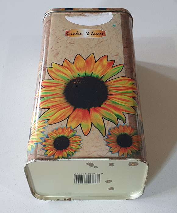 CAKE FLOUR tin as per photo.