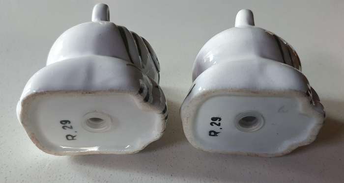 SALT and PEPPER SET - cat/tiger figurine as per photo
