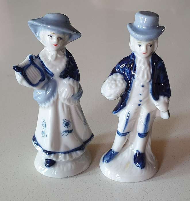 Blue and white figurines - as per photo