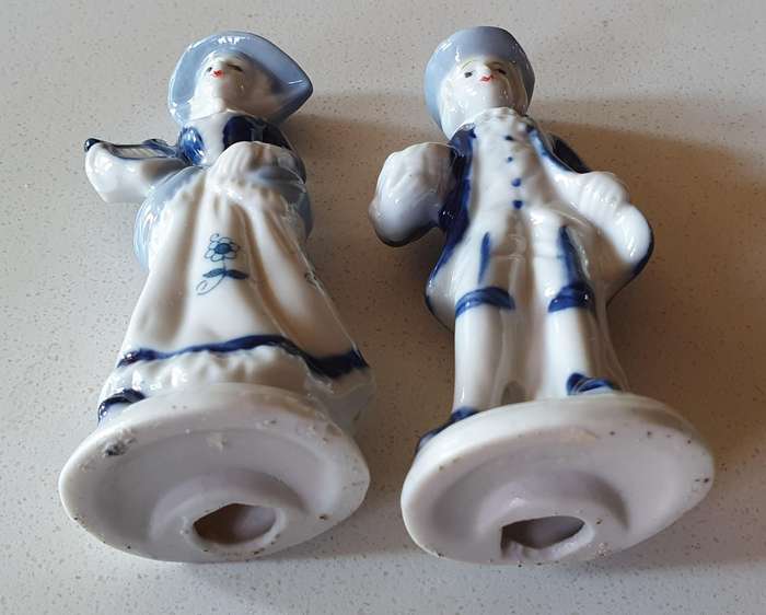 Blue and white figurines - as per photo