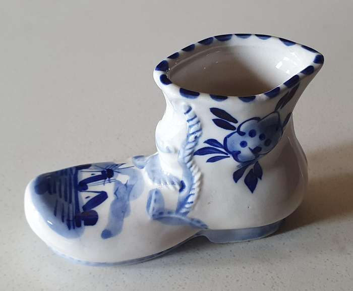 DELFT hand painted Blue and white shoe - as per photo