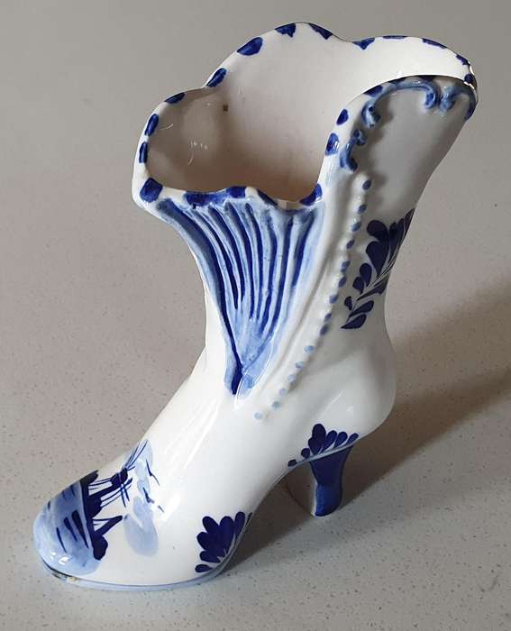 DELFT hand painted Blue and white shoe - as per photo