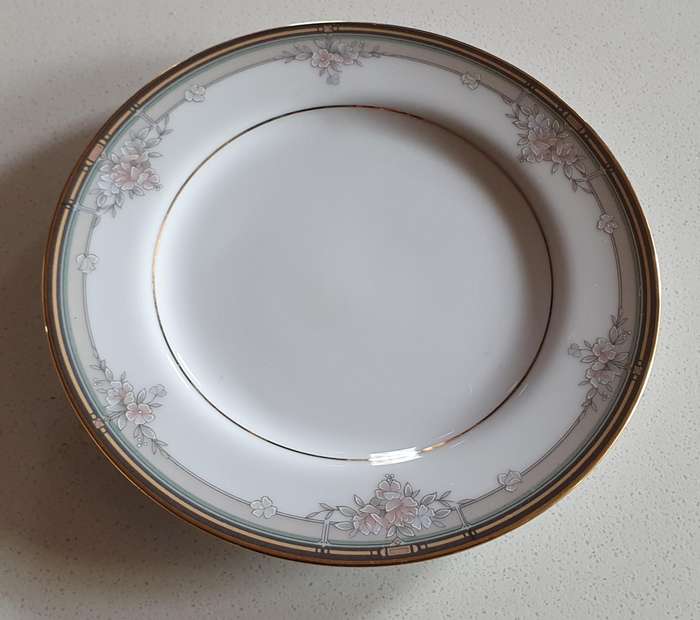 NORITAKE BLOSSOM MIST plate as per photos