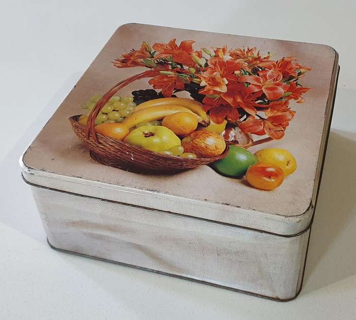 BAUMANN"S biscuits tin as per photo.
