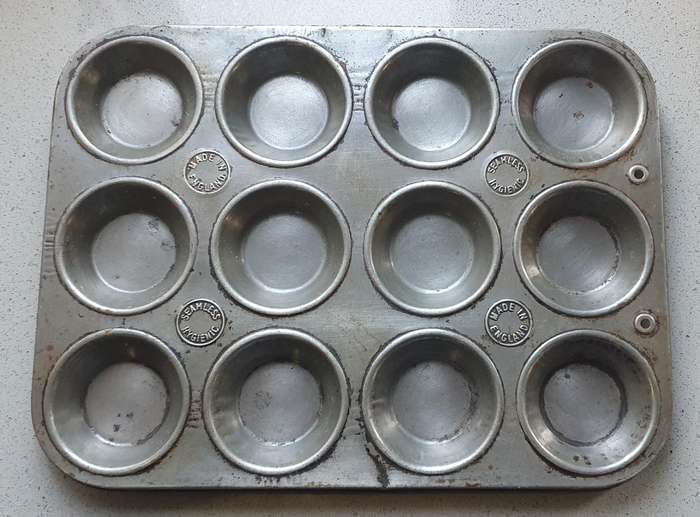 Vintage baking tray tin pan - made in England - as per photo