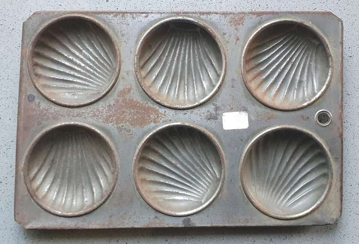 Vintage Baking tray tin pan as per photo