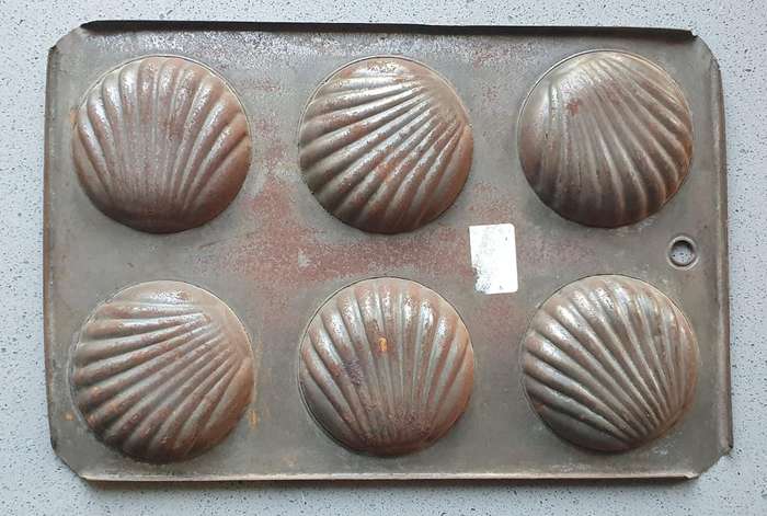 Vintage Baking tray tin pan as per photo