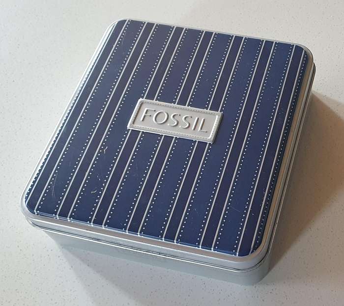 FOSSIL tin as per photos