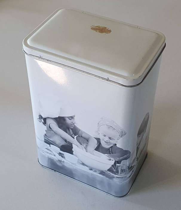 CRUNCHIE BISCUITS tin as per photo