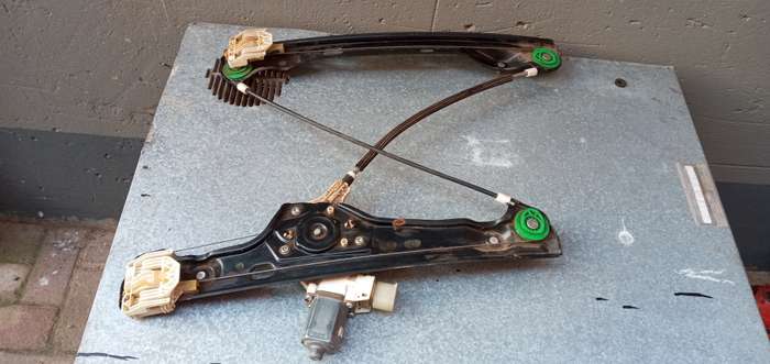 BMW 3 Series  E90 2007 Front Right Door window Regulator