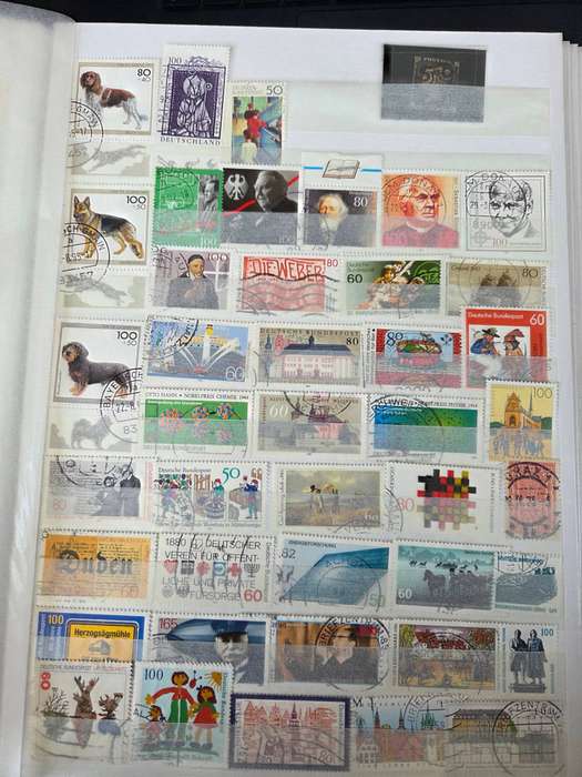 World  Collection in 6 large stock books, 5000 stamps mainly fine used