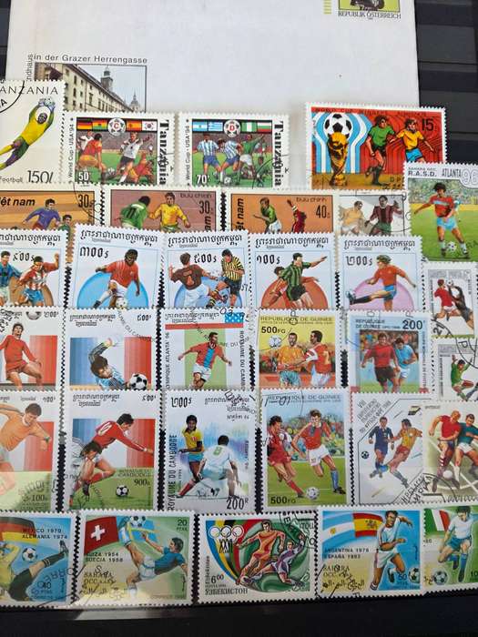 World  Collection in 6 large stock books, 5000 stamps mainly fine used